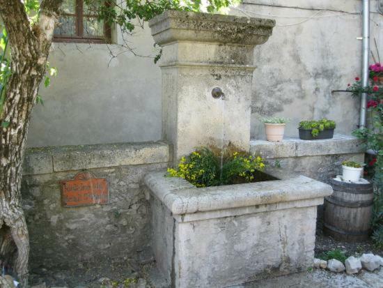 Les Calades Du Ventoux Montbrun-les-Bains Exterior foto